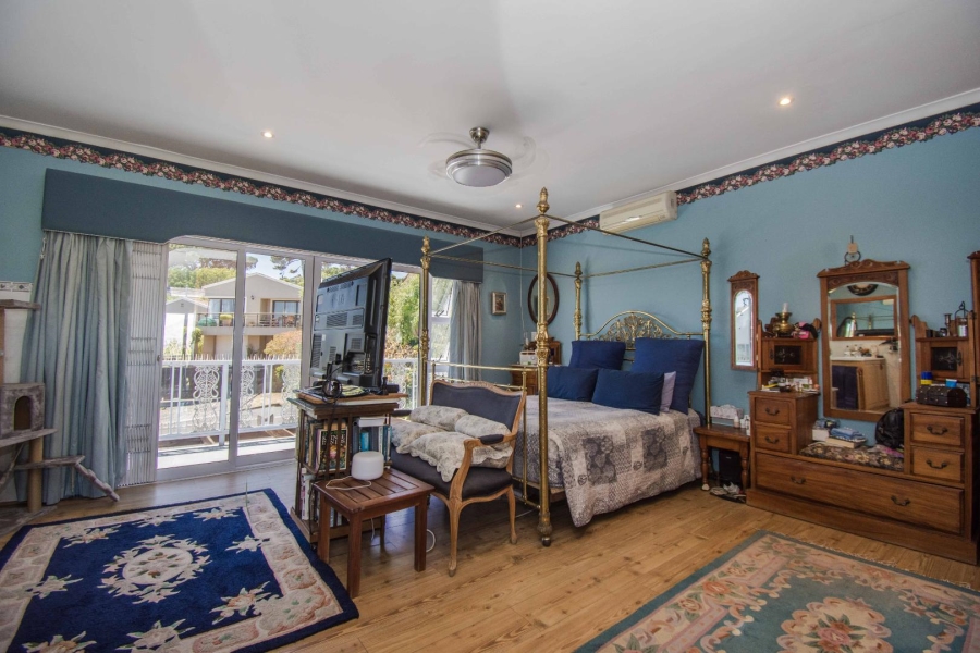 4 Bedroom Property for Sale in Heldervue Western Cape